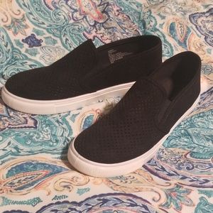 Madden girl slip on sneakers
